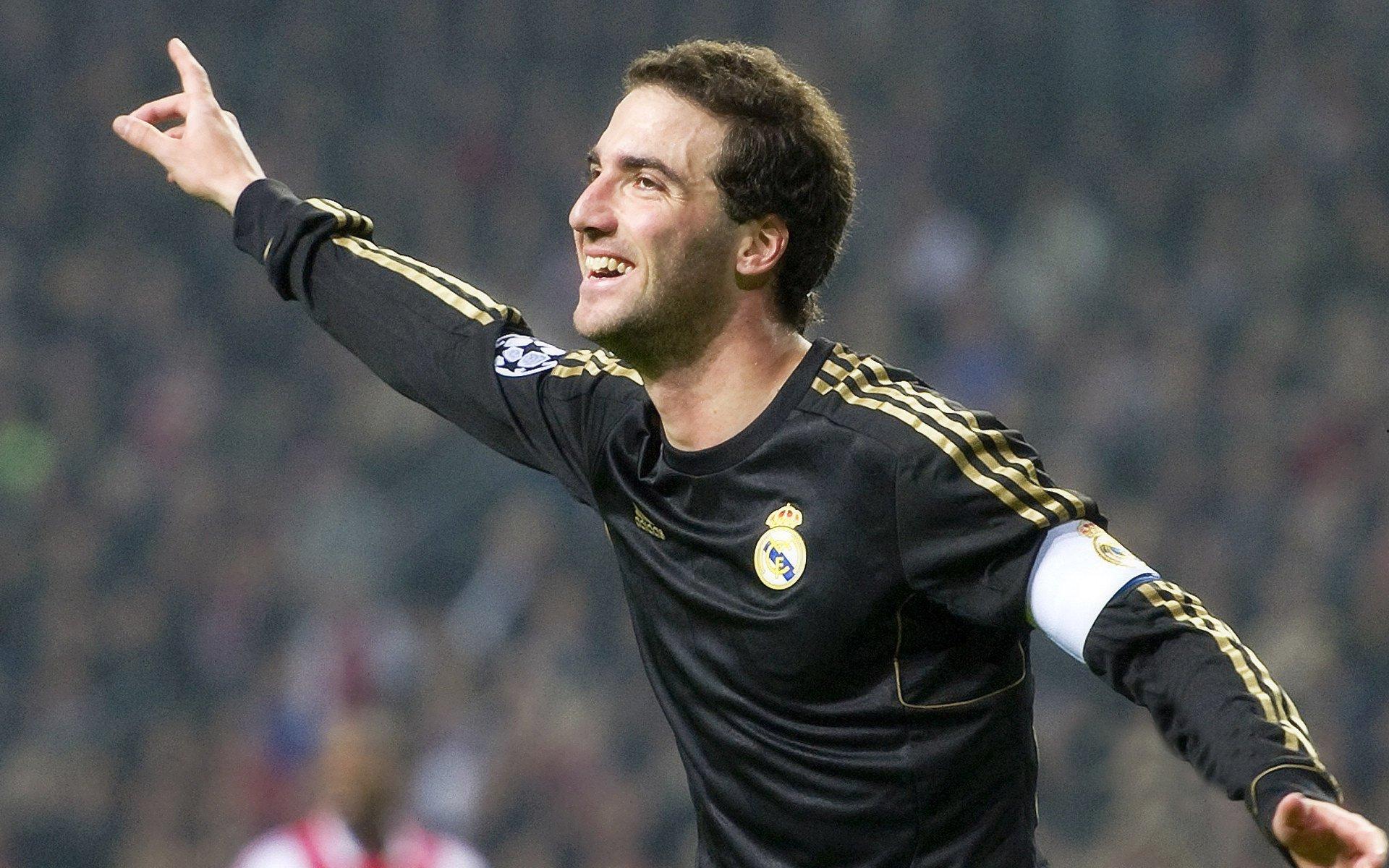 西甲联赛激战正酣,皇马与巴萨上演巅峰对决